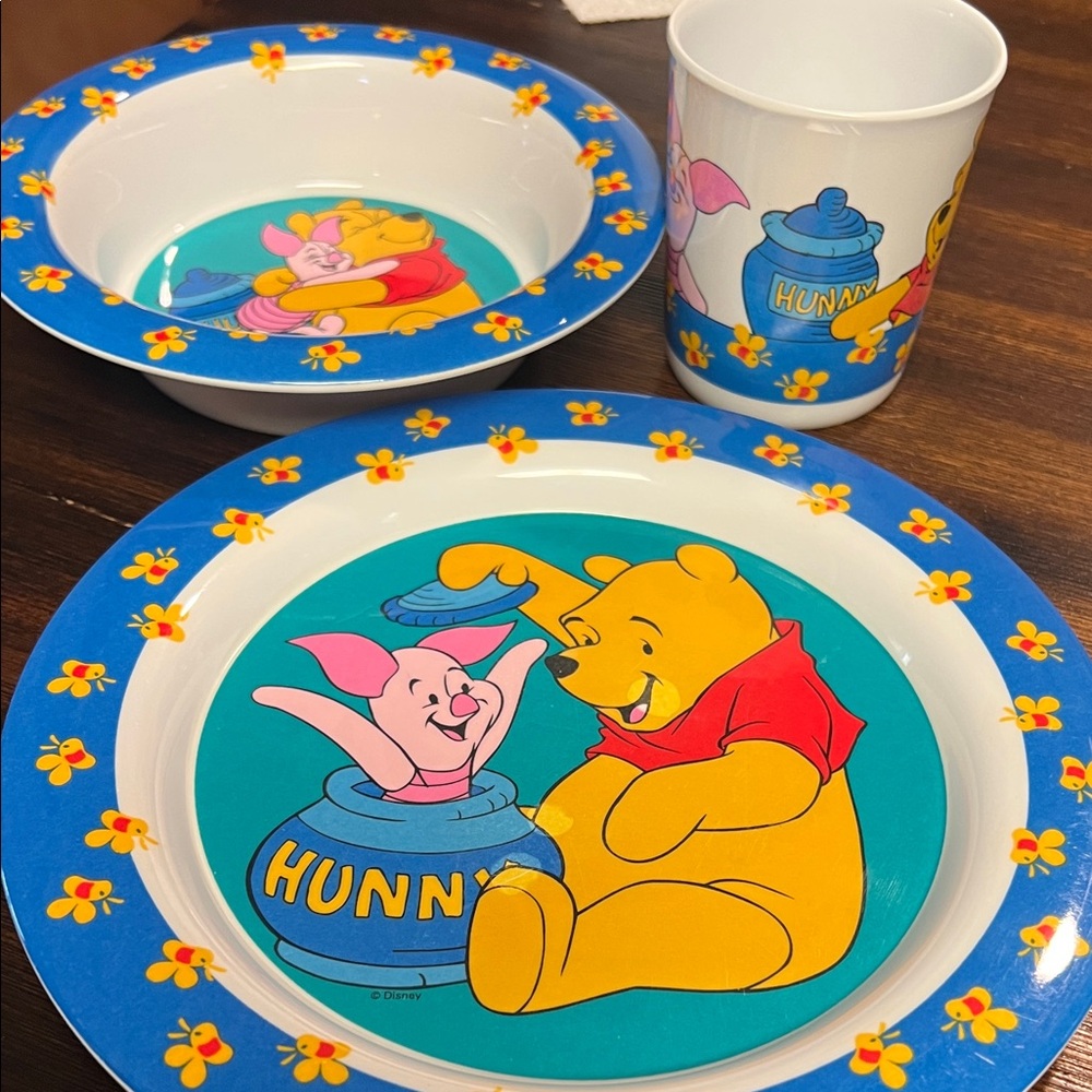 Disney  Trudeau Winnie the Pooh Dinnerware Set - Blue and Red